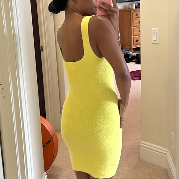Yellow dress - Picture 3 of 3